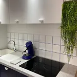 Orange & Art Apartment *